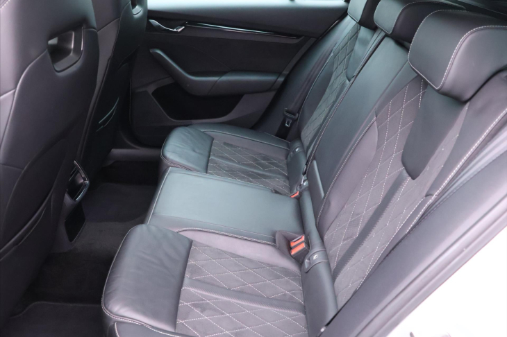 Škoda Octavia 2,0 TSI 180kW DSG Matrix DPH RS