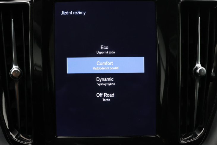 Volvo XC60 2,0 145 kW D4 AWD Momentum