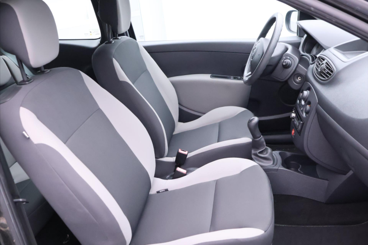 Renault Clio 1,2 i CZ 1.Majitel 9'250km