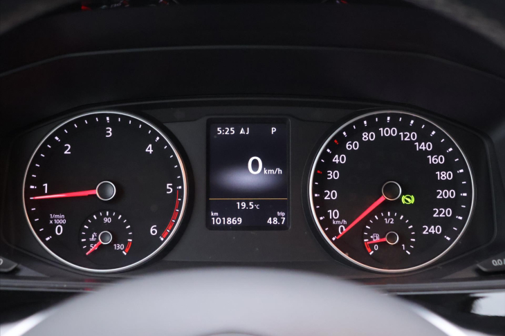 Volkswagen Multivan 2,0 TDI DSG Highline 6-Míst DPH