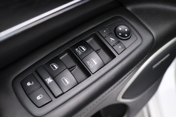 Jeep Grand Cherokee 3,0 V6 184kW Summit 4WD PANO