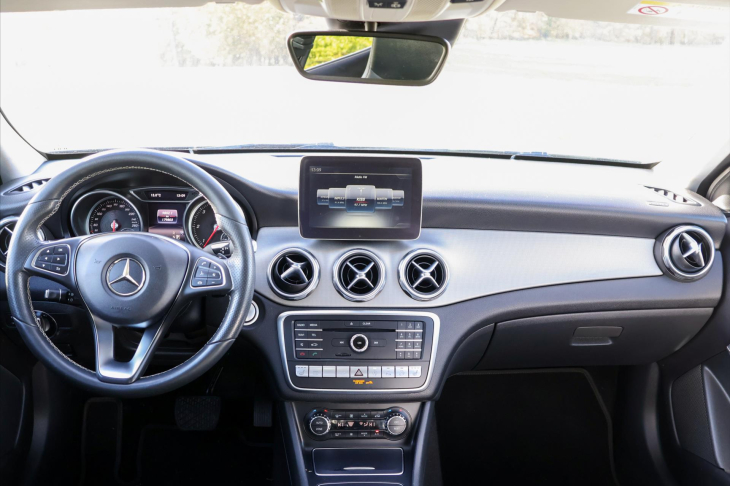 Mercedes-Benz GLA 2,1 220d 4Matic Aut. CZ LED