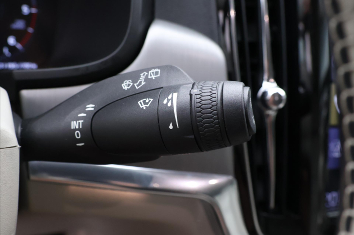 Volvo V90 2,0 D4 140kW Drive-E Momentum Aut.