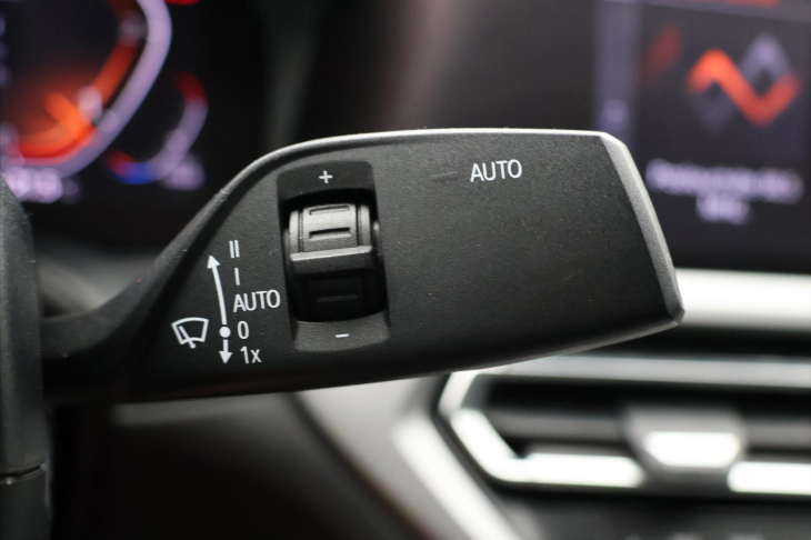 BMW Řada 3 2,0 320d 140 kW xDrive ADVANTAGE