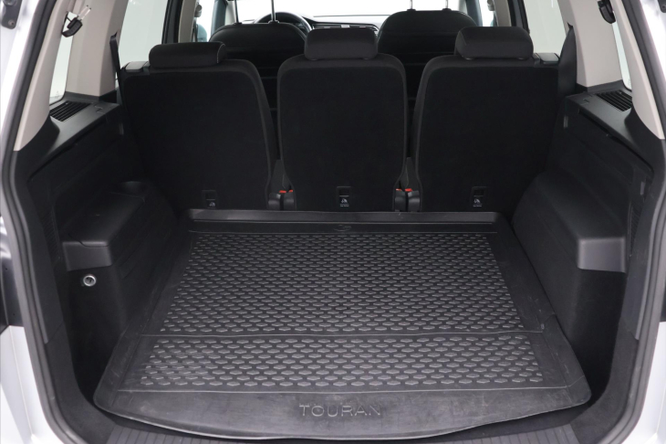 Volkswagen Touran 1,6 TDI 81kW DSG 7-Míst Tažné