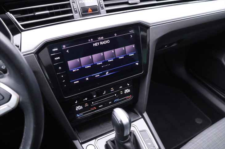 Volkswagen Passat 2,0 TDI 110kW DSG LED ACC Pano