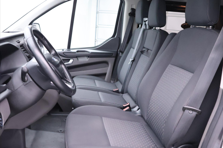 Ford Transit Custom 2,0 TDCI Aut. L2 6-Míst DPH