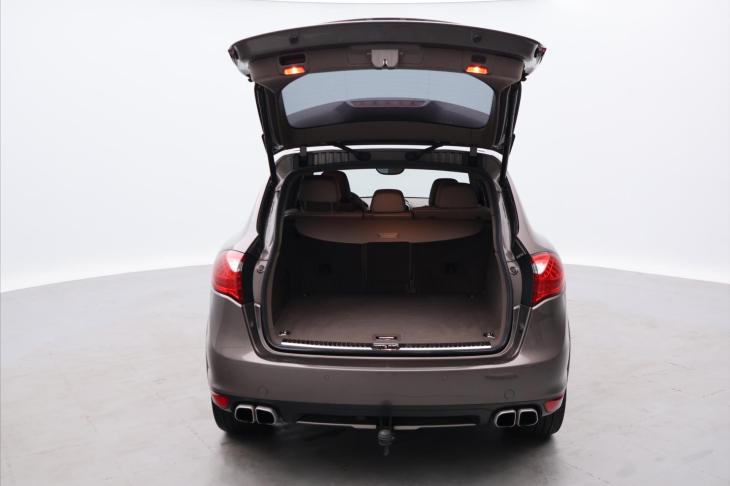 Porsche Cayenne 4.8 Turbo S 405kW DPH CZ