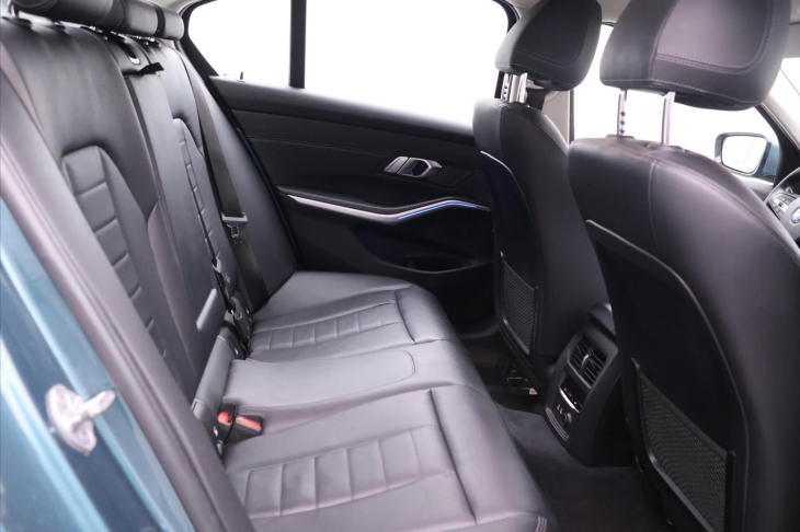 BMW Řada 3 3,0 330d xDrive 195kW AT