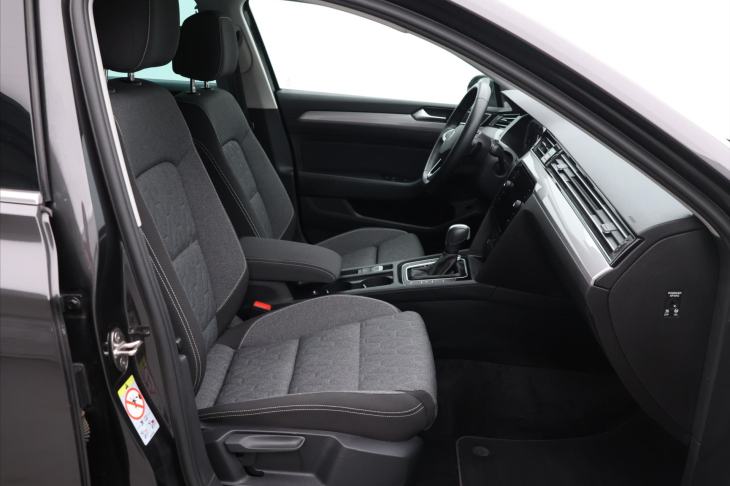 Volkswagen Passat 2,0 TDI 110kW DSG Virtual DPH