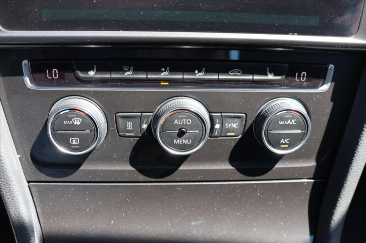 Volkswagen Golf 1,6 TDI LED DPH 1.Maj. Tažné