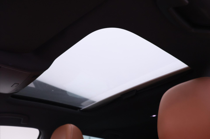 Volkswagen Golf 2,0 TDI 110kW DSG Highline CZ