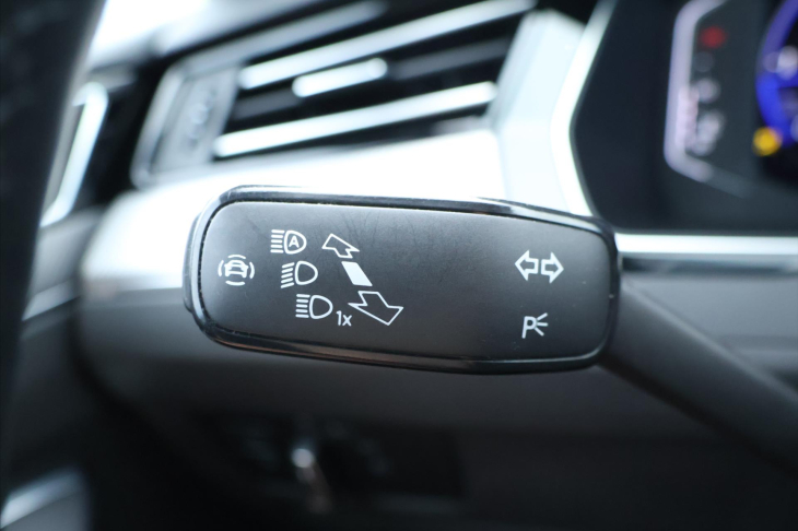 Volkswagen Passat 2,0 TDI DSG R-LINE Matrix