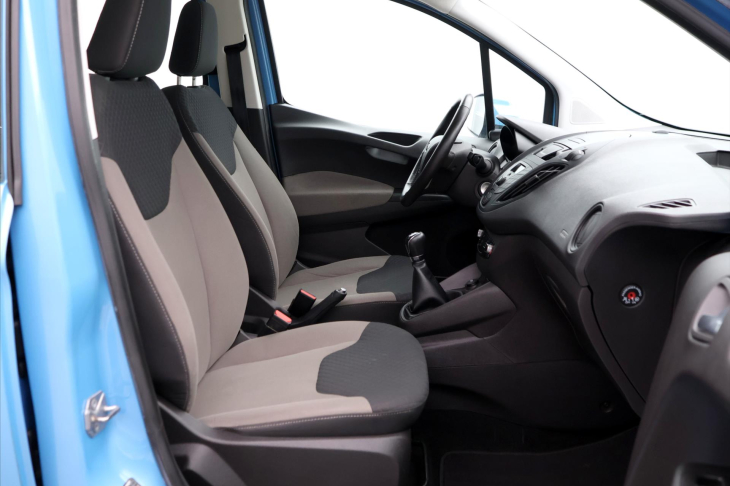 Ford Tourneo Courier 1,0 EB 74kW CZ  Titanium 1.Maj