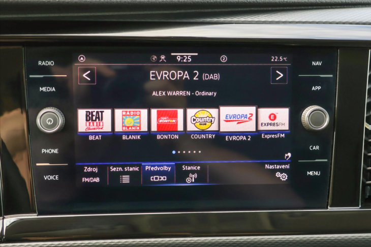 Volkswagen Transporter 2,0 TDI DSG DR 8-Míst Bulli