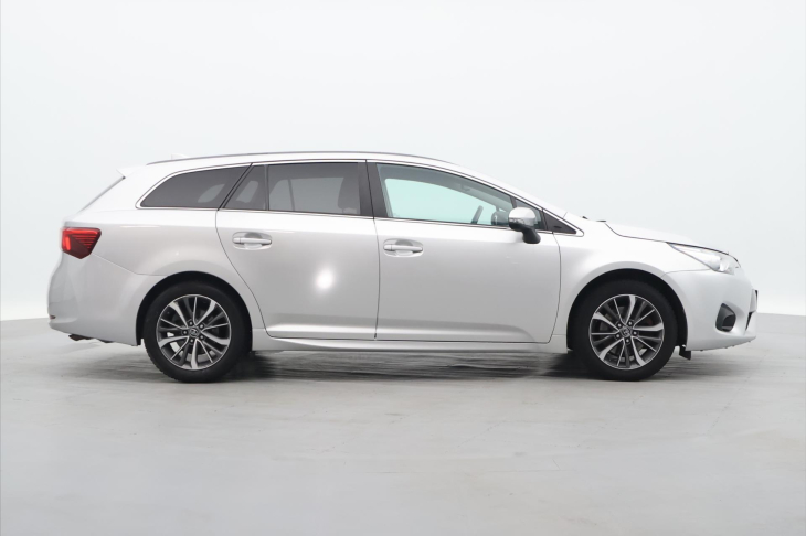 Toyota Avensis 2,0 D-4D 105kW Aut.klima CZ