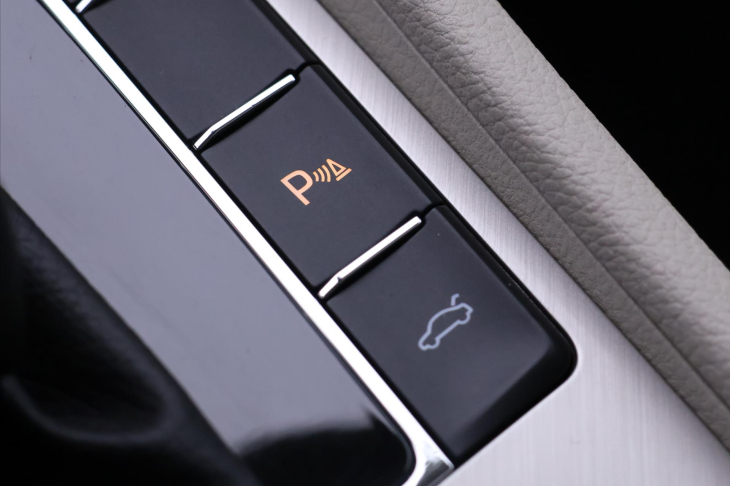 Škoda Superb 2,0 TDI  110 kW DSG DPH CZ