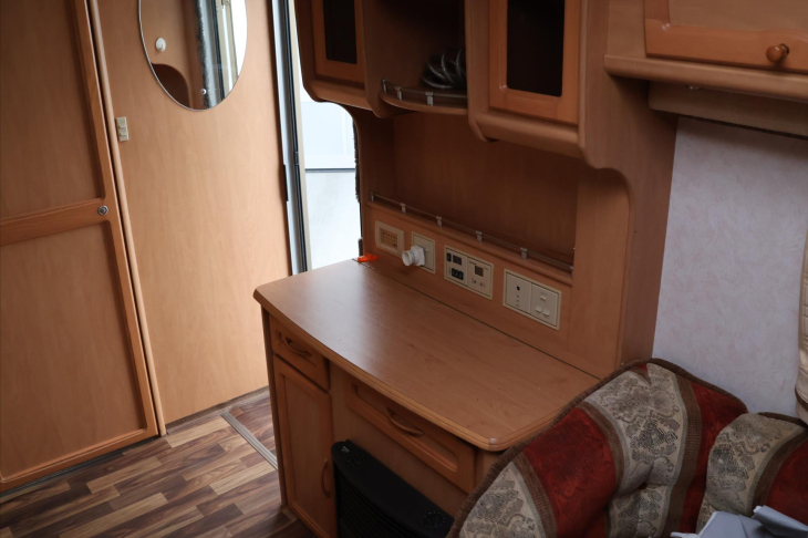 Coachmen Ostatní Caravan VIP 460/2 obytný přívěs