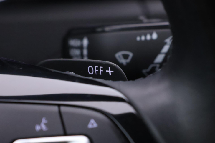 Volkswagen Golf 1,5 TGI 96kW Highline DSG CZ DPH