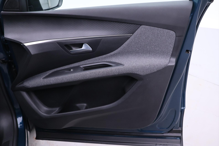 Peugeot 3008 1,2 PT 96kW Aut. CZ DPH 1.Maj.