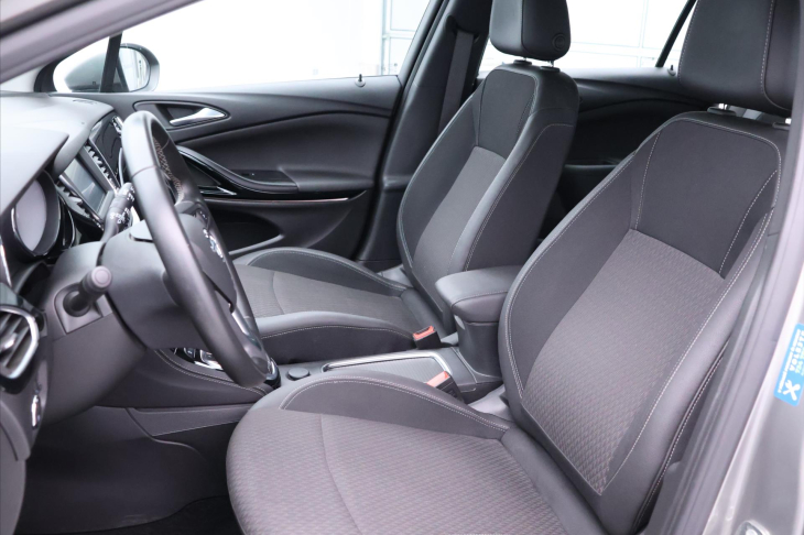 Opel Astra 1,4 T 110kW Aut. Innovation CZ