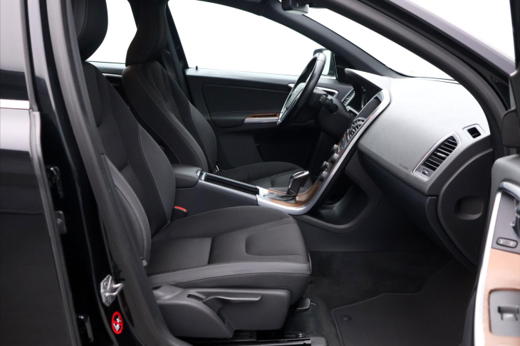Volvo XC60 2,0 D4 120kW Momentum AUT