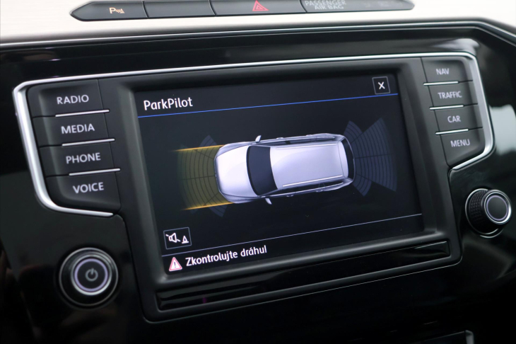 Volkswagen Passat 1,6 TDI Highline Tažné Panorama