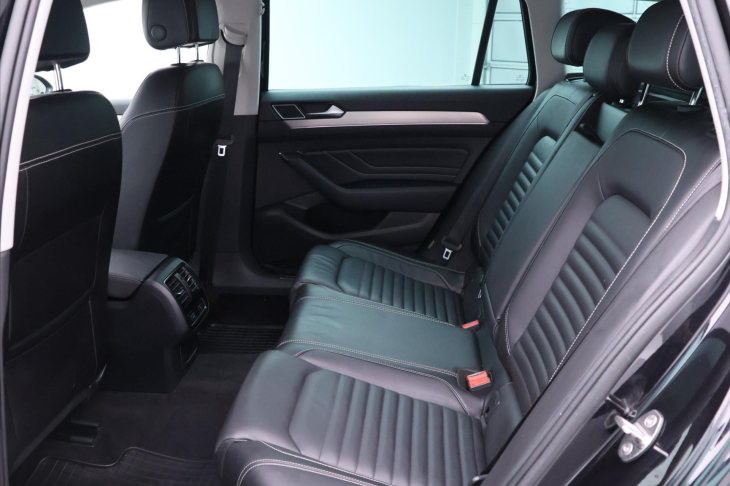 Volkswagen Passat 2,0 TDI 140kW DSG Elegance DPH