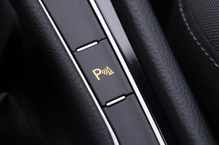 Volkswagen Golf 1,4 TSI 92kW Highline LED 1.Maj