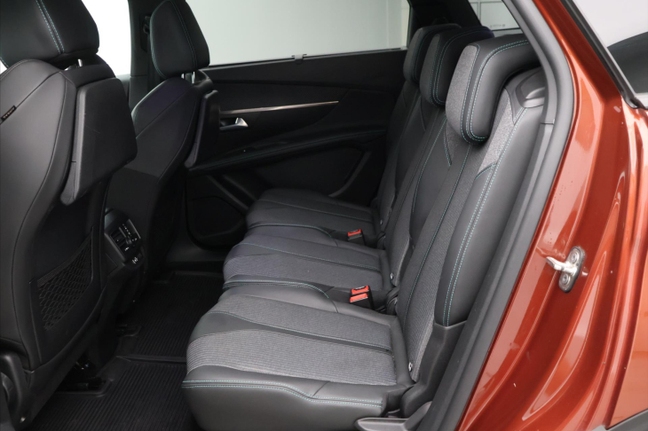 Peugeot 5008 1.2 PT 96kW Allure 7-Míst DPH
