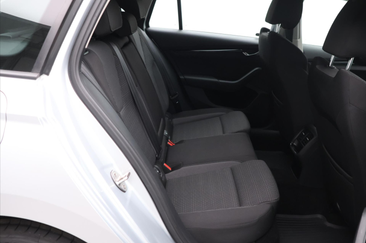 Škoda Octavia 2,0 TDI 85kW Ambition CZ DPH