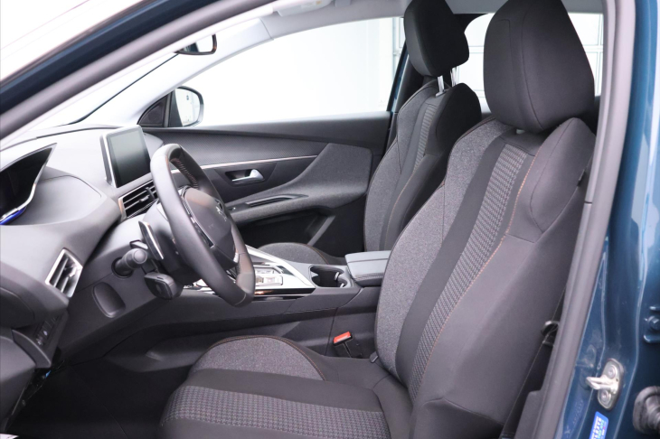 Peugeot 3008 1,2 PT 96kW Aut. CZ DPH 1.Maj.