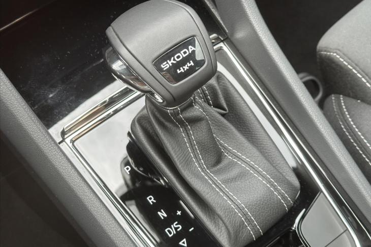 Škoda Karoq 2,0 TDI Sportline 4x4 DSG 1.maj