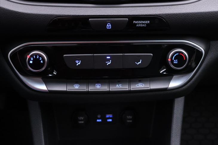 Hyundai i30 1,4 CVVT 73kW Klima CZ