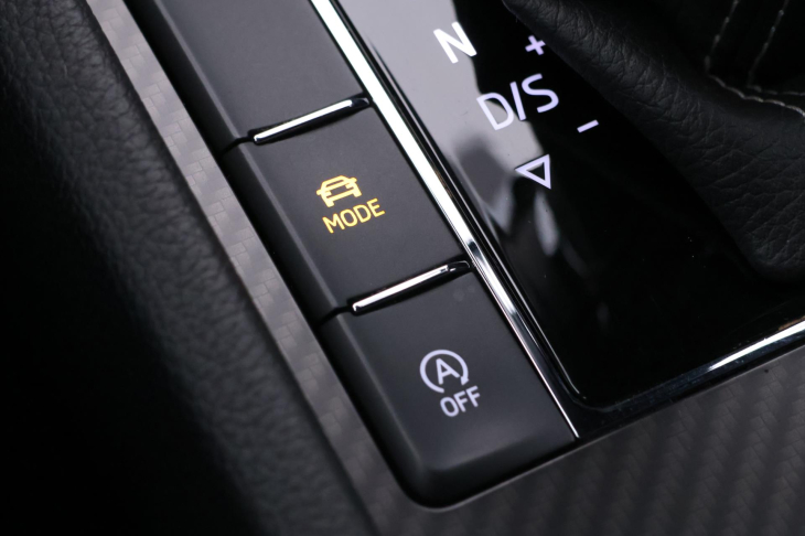 Škoda Superb 2,0 TDI DSG Sportline LED DPH