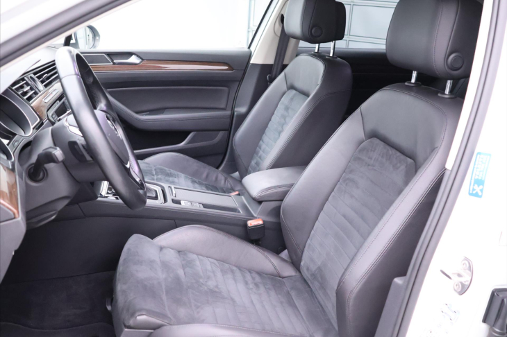 Volkswagen Passat 2,0 TDI 140kW R-line 4M CZ DPH