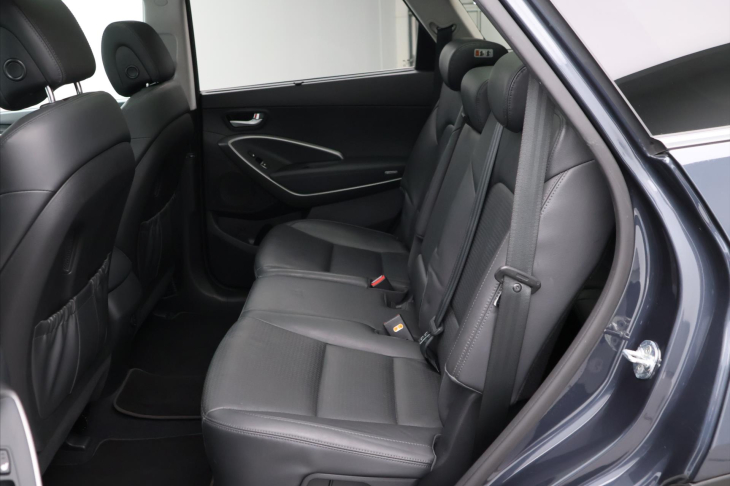 Hyundai Grand Santa Fe 2,2 CRDI 145kW CZ Luxury DPH