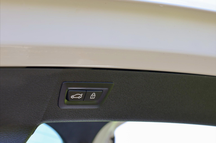 BMW X6 3,0 xDrive 30d 190kW CZ