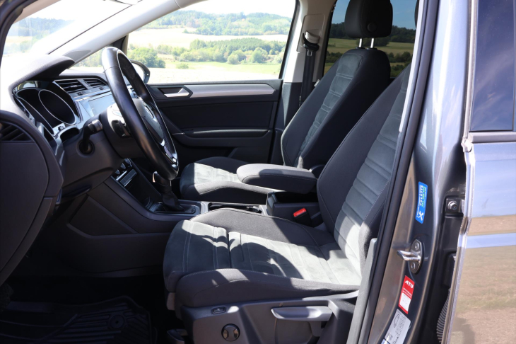 Volkswagen Touran 2,0 TDI 110kW DSG LED 1.Maj.