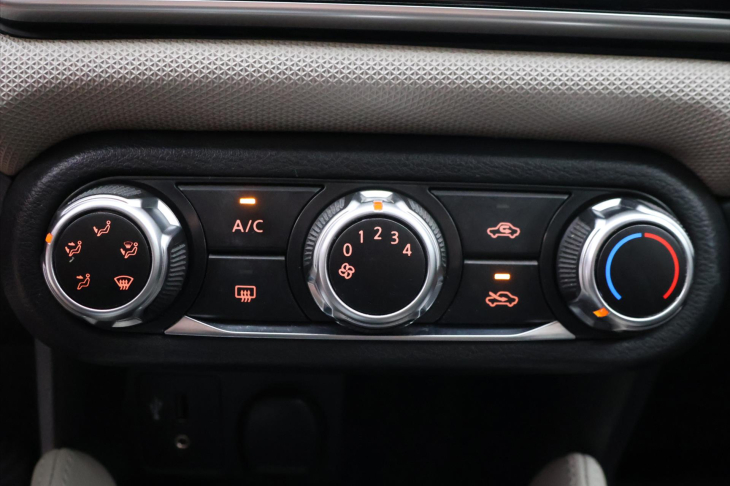 Nissan Micra 1.0 i 52kW CZ Acenta
