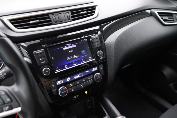 Nissan Qashqai 1,3 DiG-T Acenta CZ 1.Maj