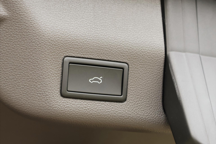 Volkswagen Multivan 2,0 TDI LONG STYLE DSG 7-míst