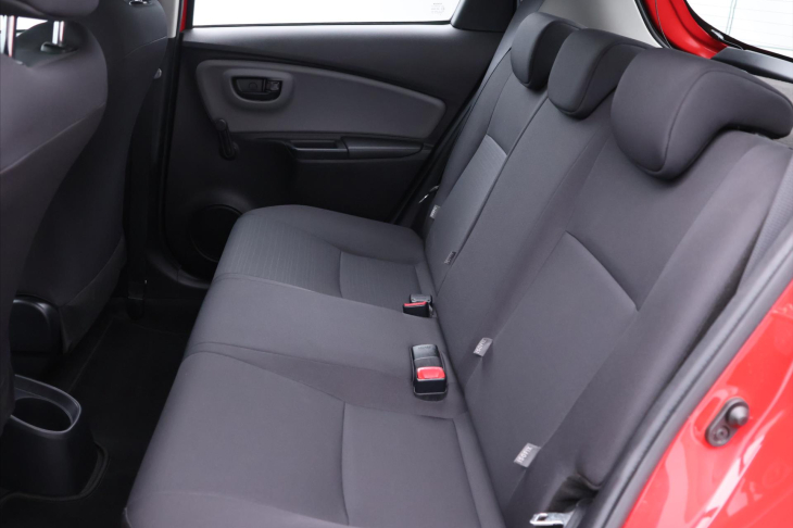 Toyota Yaris 1,0 VVT-i 51kW Entry Serv. kniha