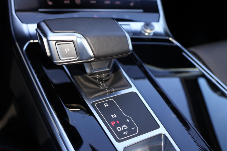 Audi A6 Avant 2,0 40 TDI Quattro S-Line DPH