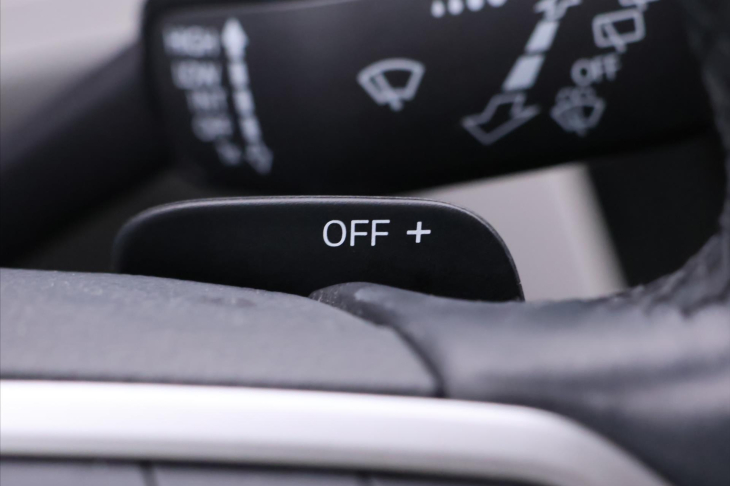 Volkswagen Passat 2,0 TDI  DSG LED Elegance DPH