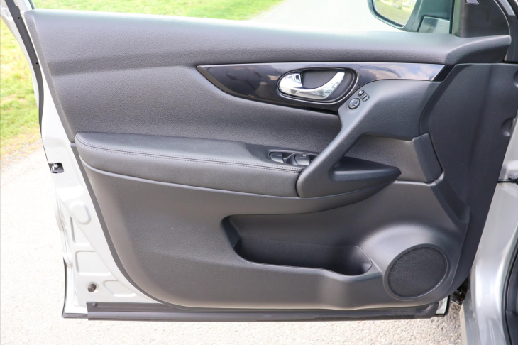 Nissan Qashqai 1,2 DiG-T 85 kW Panorama Tekna