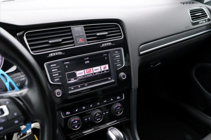 Volkswagen Golf 2,0 TSI R 221kW DSG 4M 1.Maj