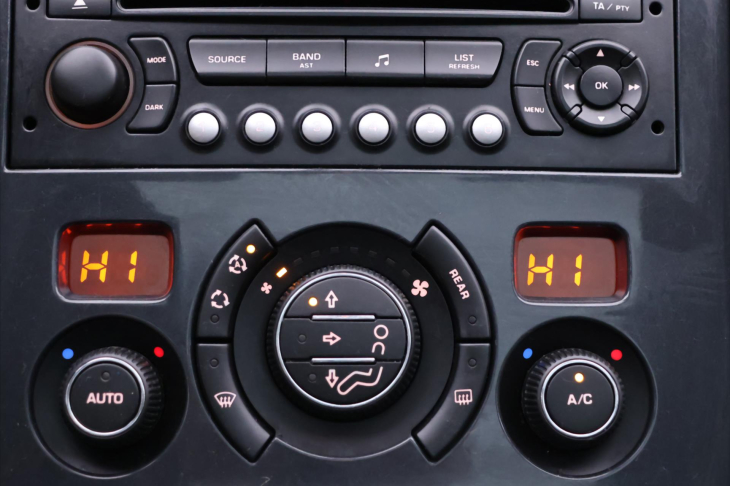 Peugeot 5008 2,0 HDI 110kW CZ Panorama