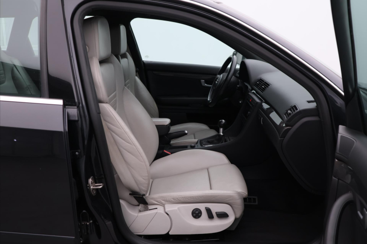 Audi S4 4,2 V8 253kW Quattro Recaro