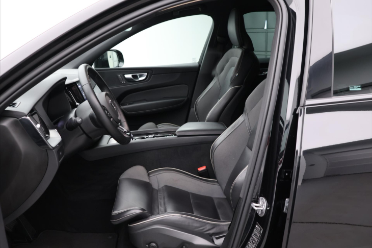 Volvo XC60 2,0 B5 AWD Plus Black Ed. AT